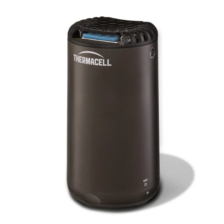 Kompakt og bærbar Thermacell Halo Mini myggjager i sort – ideell for camping og hage